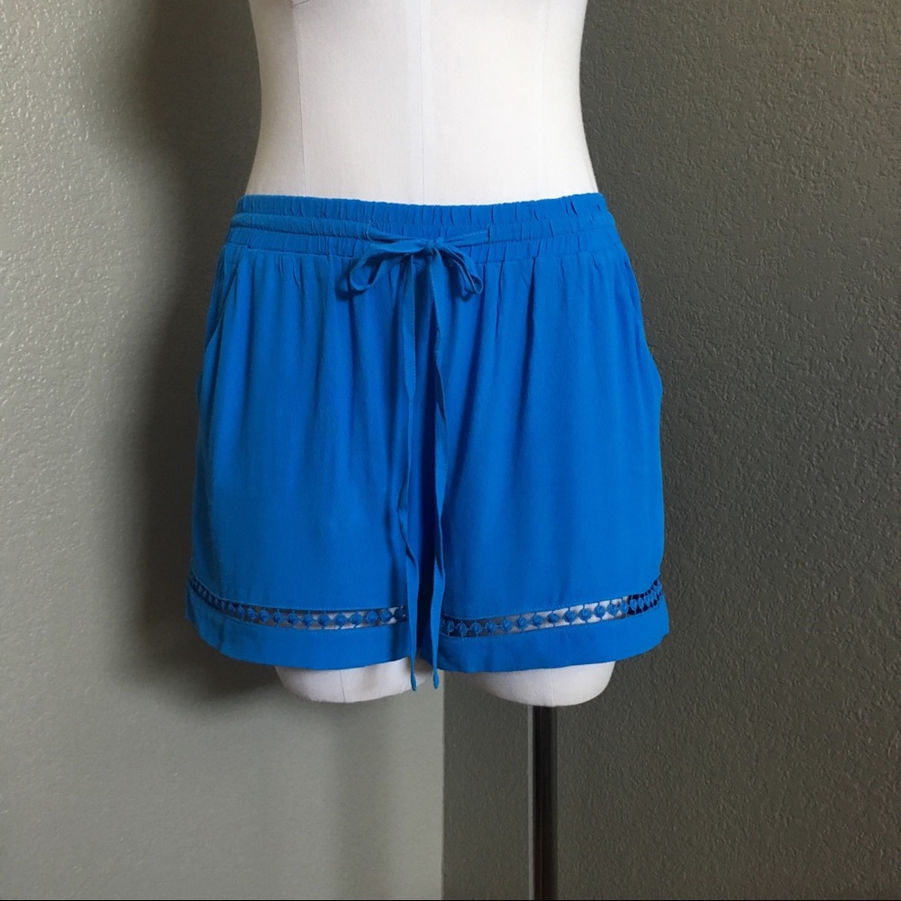 Pull on shorts with cut out hem